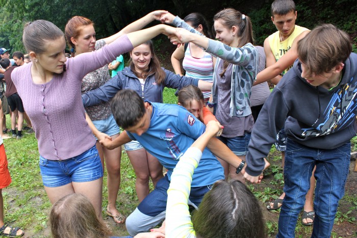 Teens outdoors playing the human knot game