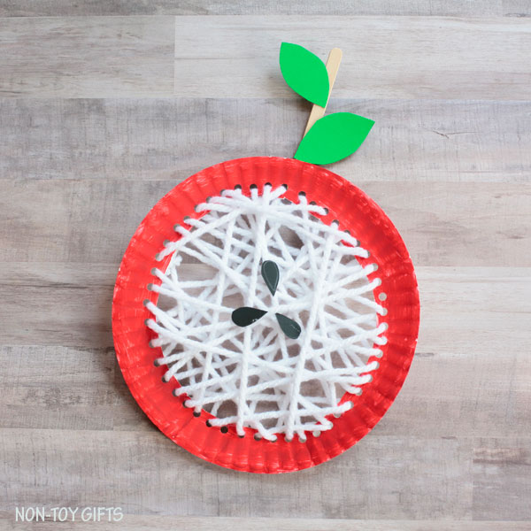Paper plate and yarn apple craft