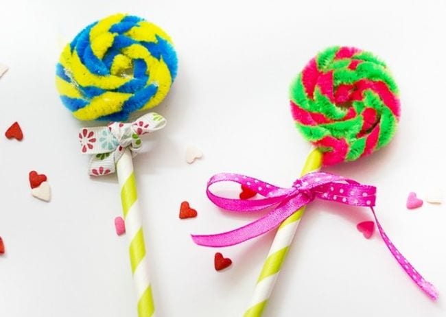 Pipe cleaners are made to look like lollipops
