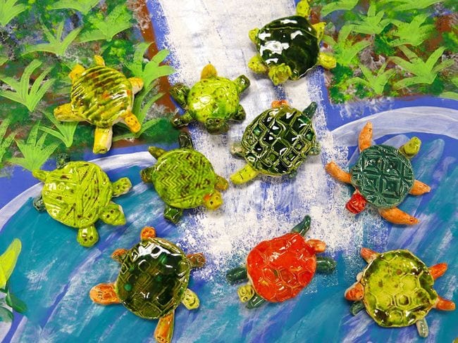 Turtles made of clay are shown in this example of kindergarten art projects.